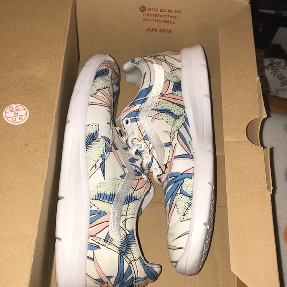 VANS NEW - Picture 1 of 3